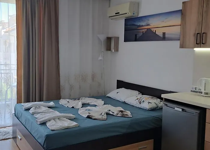 за гости магнолия резиденс 公寓 阳光海滩